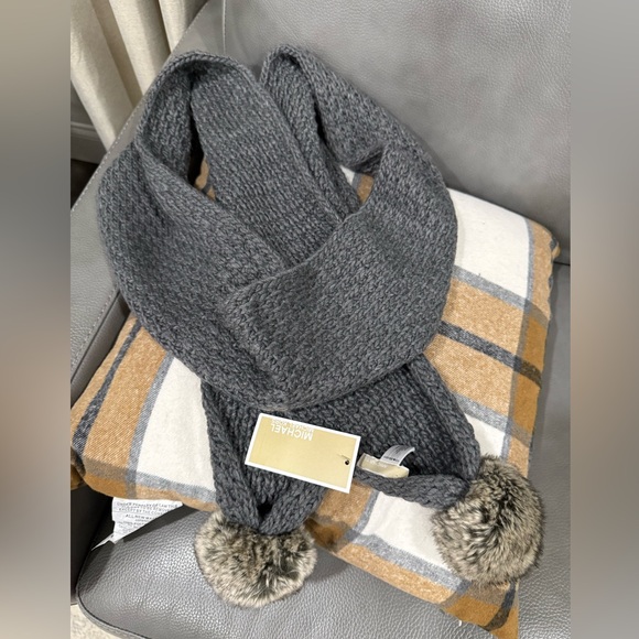 Michael Kors nitted scarf with furry pompoms - Picture 1 of 5